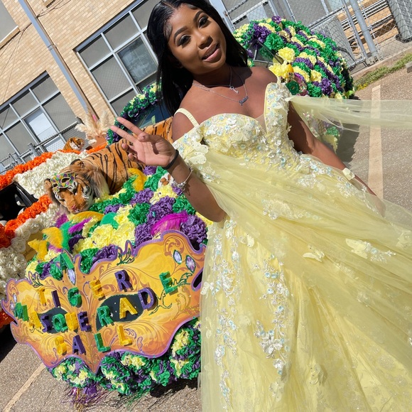 yellow quince dress Mini Sunflower quinceanera dress Color Stories: Yellow Quinceañera Dresses